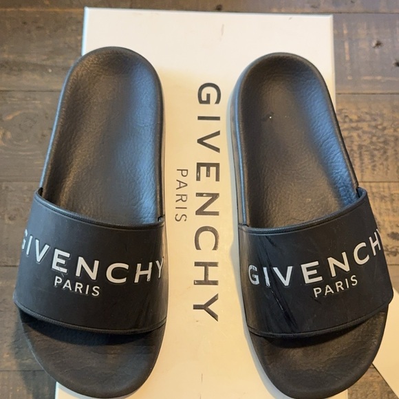Givenchy kids slides 100% authentic purchased on farfetch w box and receipt - Picture 5 of 5